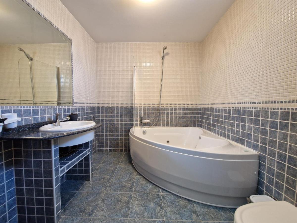 Amplio Y Centrico Piso En O Grove Apartment ภายนอก รูปภาพ